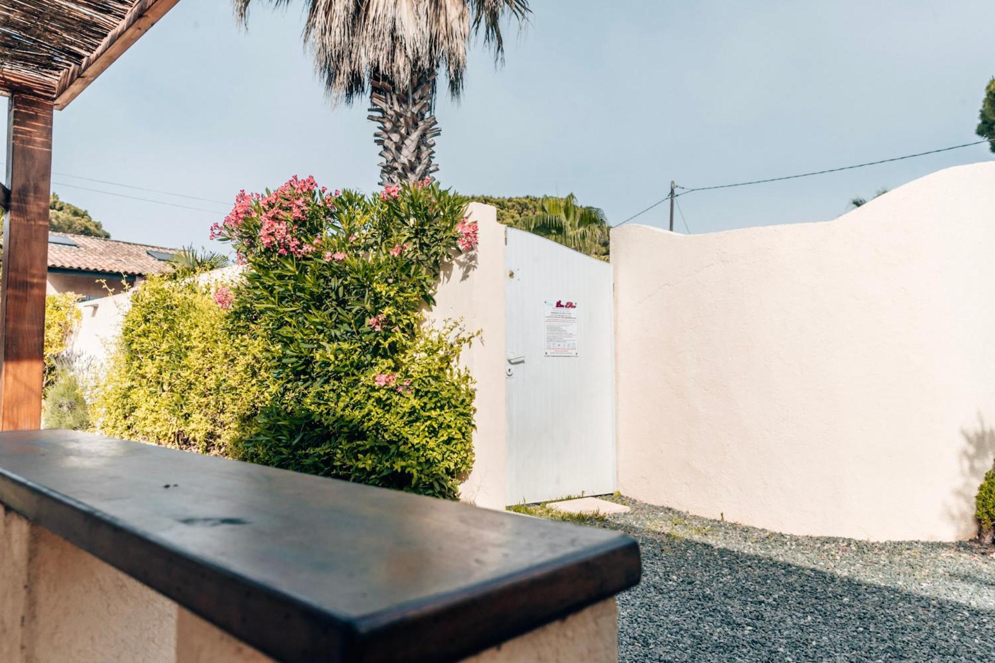 Reve D'Azur En Bord De Mer A La Nartelle Avec Piscine Dans La Residence, Terrasse, Bbq, 2 Chambres 2 Sdb Logement De 35M2 Draps Inclus Sainte-Maxime Exterior foto